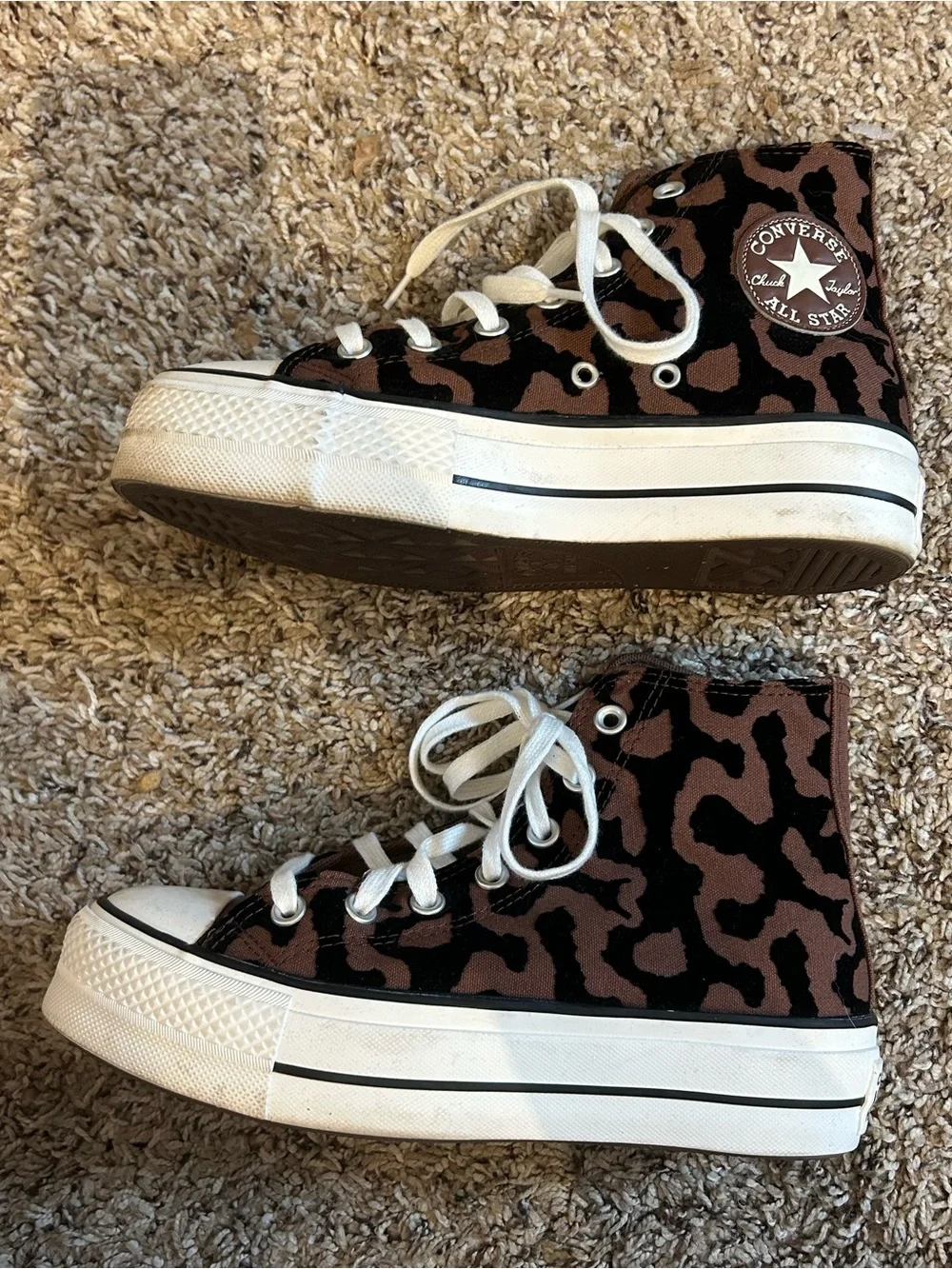 Converse Chuck Taylor All Star Lift Platform hi tops sneakers in Leopard Remix